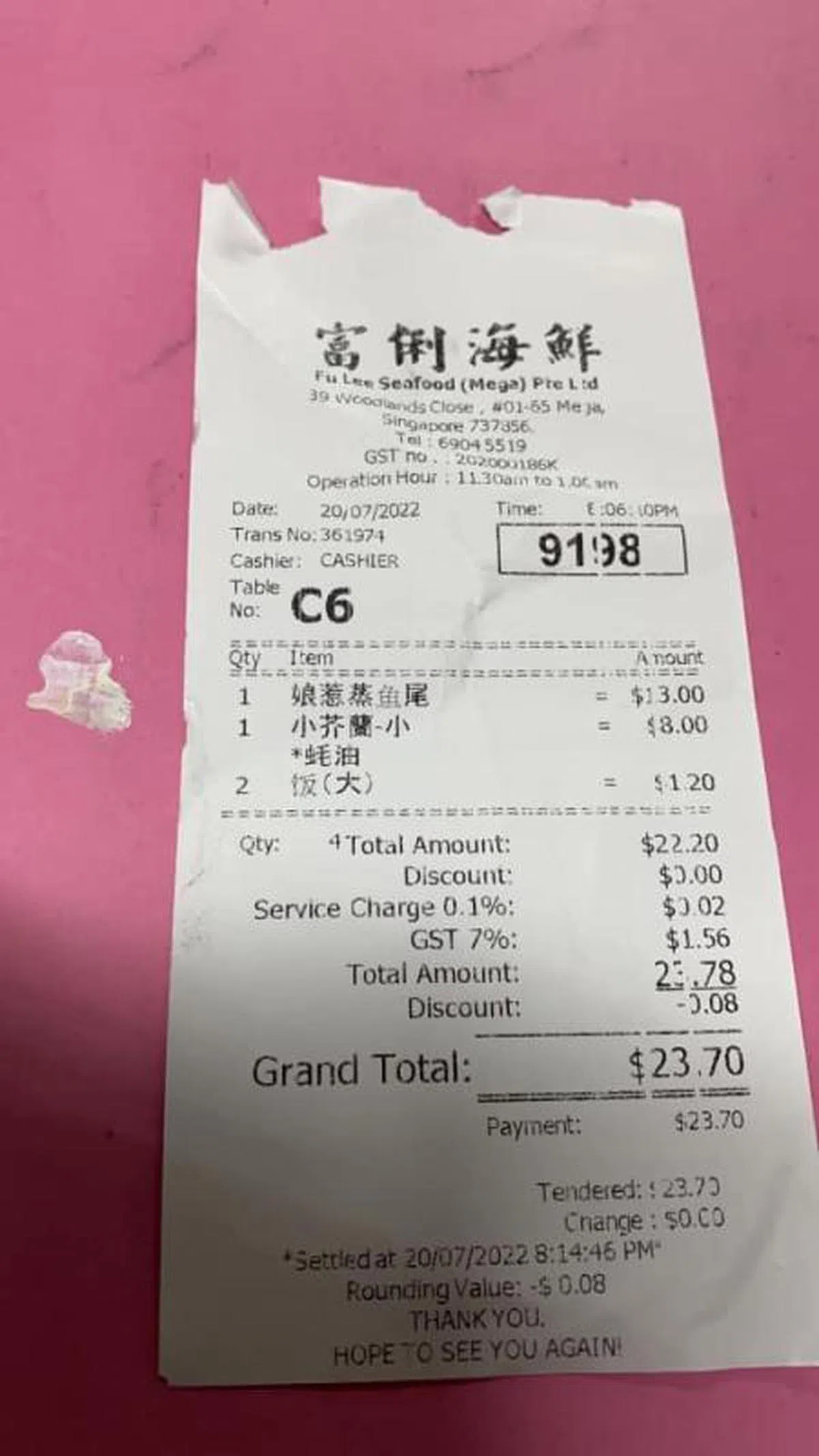 有网民说，一些富俐海鲜摊位早已开始征收服务费和消费税了。（互联网）
