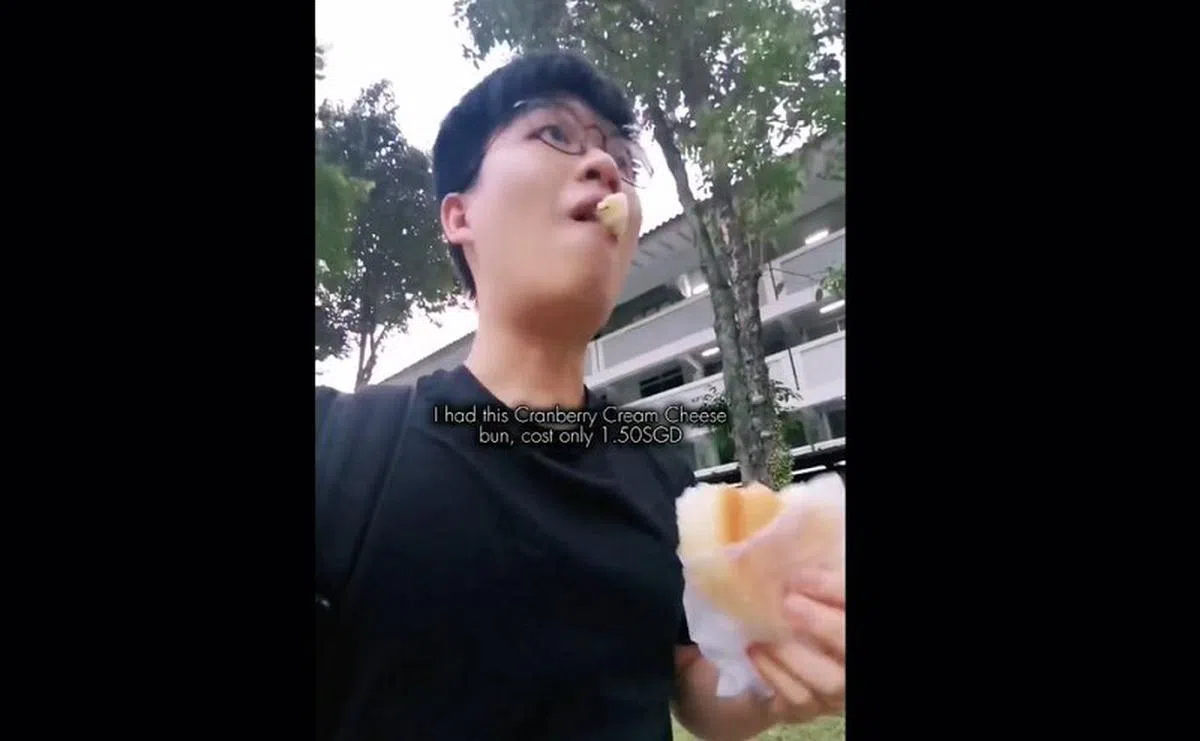 肚子有点饿，花了$1.50买了个面包充饥。（TikTok截图）