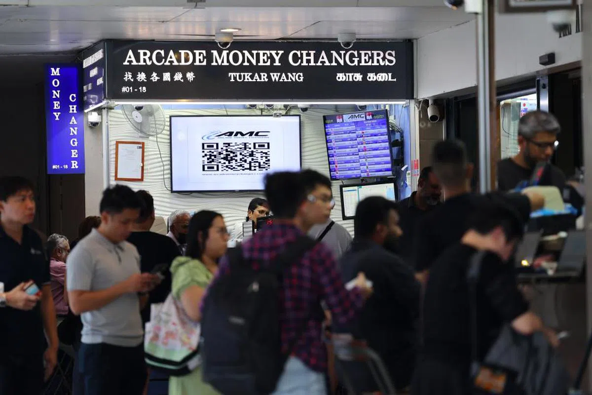 新元走强，刺激更多国人换钱出国旅游。（联合早报）
