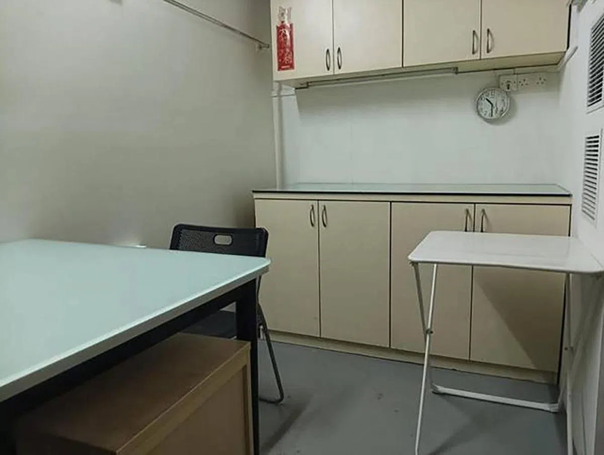 你以为它是茶水间，它其实是房间，你以为它是房间，但它有尿味。（互联网）