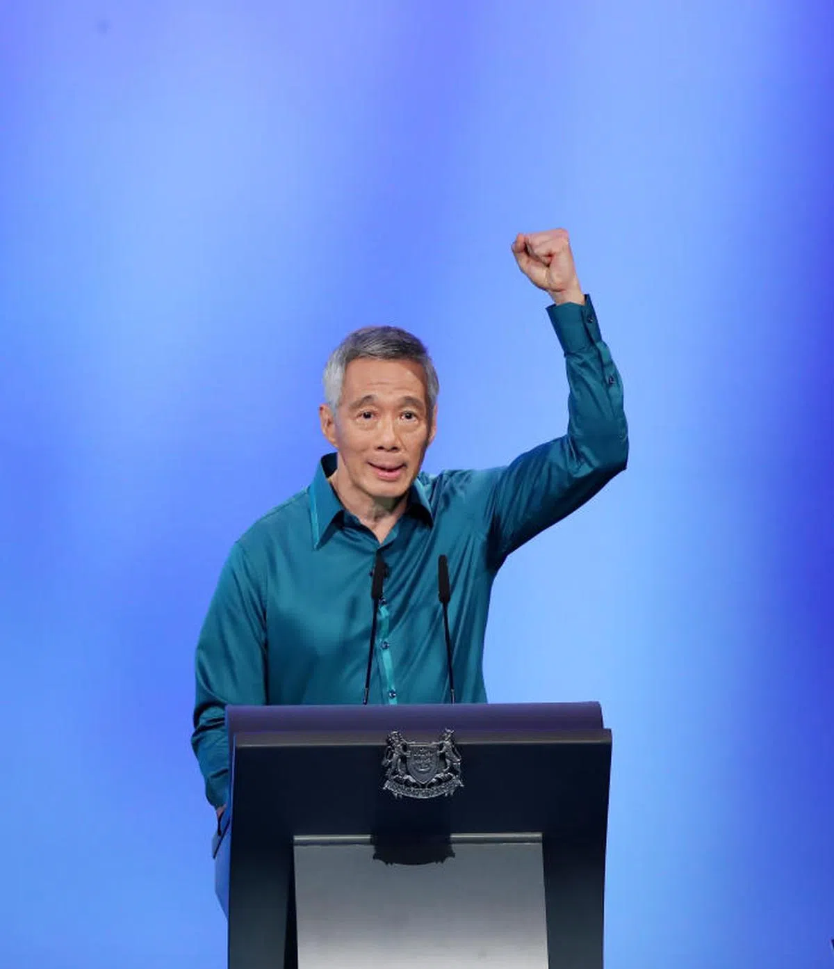  李显龙总理在谈到“默迪卡”（Merdeka）这个字具有的丰富意涵时，高手拳头。（联合早报） 