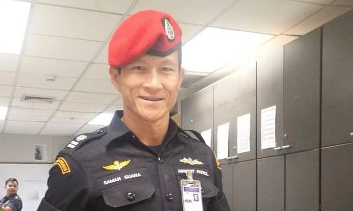  泰国海军三栖突击队退役士官萨曼（Saman Kunan）潜水进入洞穴输送氧气桶，途中不幸丧命。（互联网） 