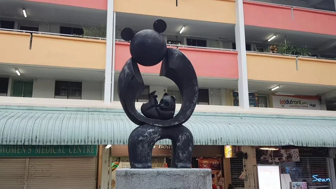 位于忠邦区的熊猫雕像是由他的姐妹城——新都赠送的。（互联网） 