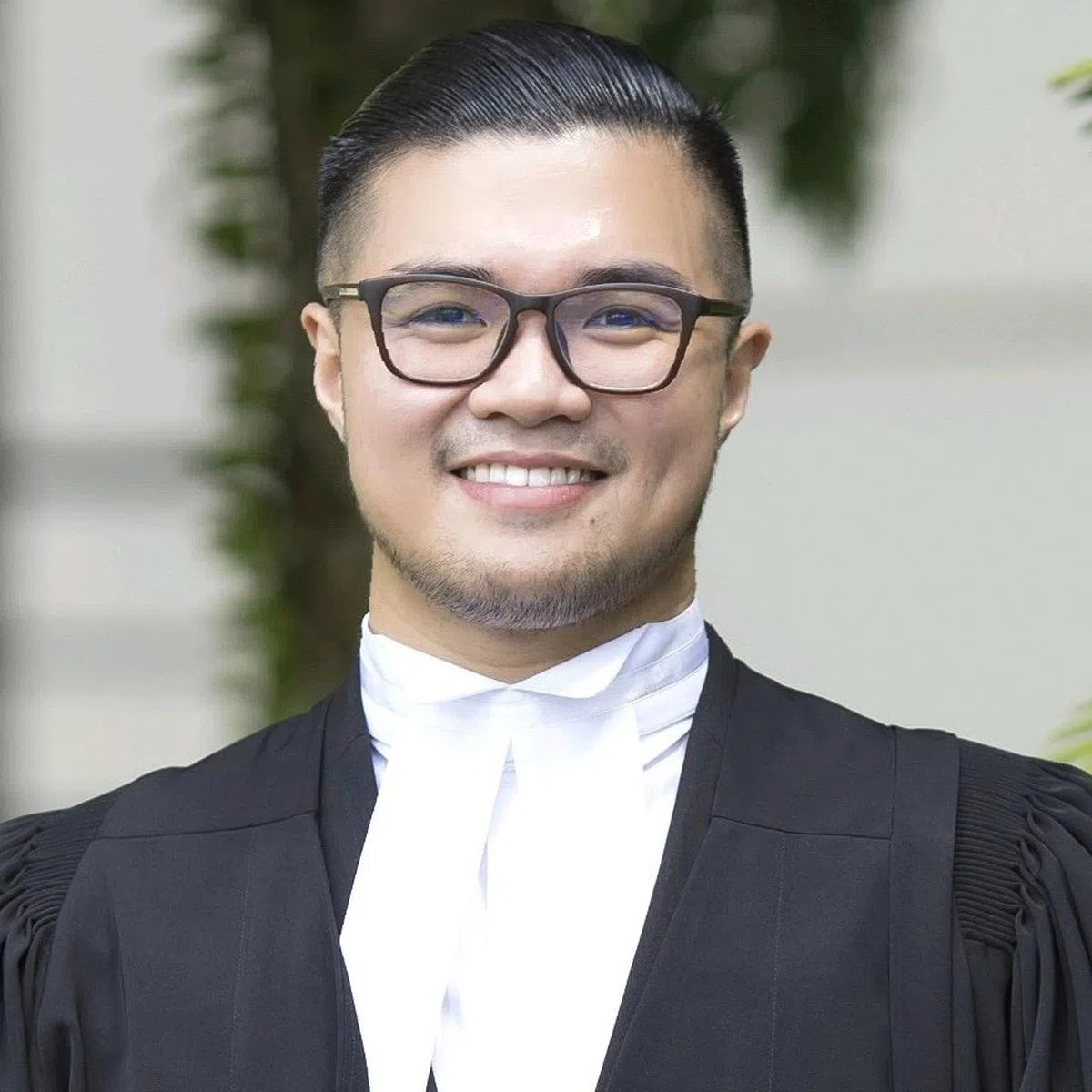  看似相当注重打扮的哈兹阿兹。（取自哈兹阿兹面簿） 