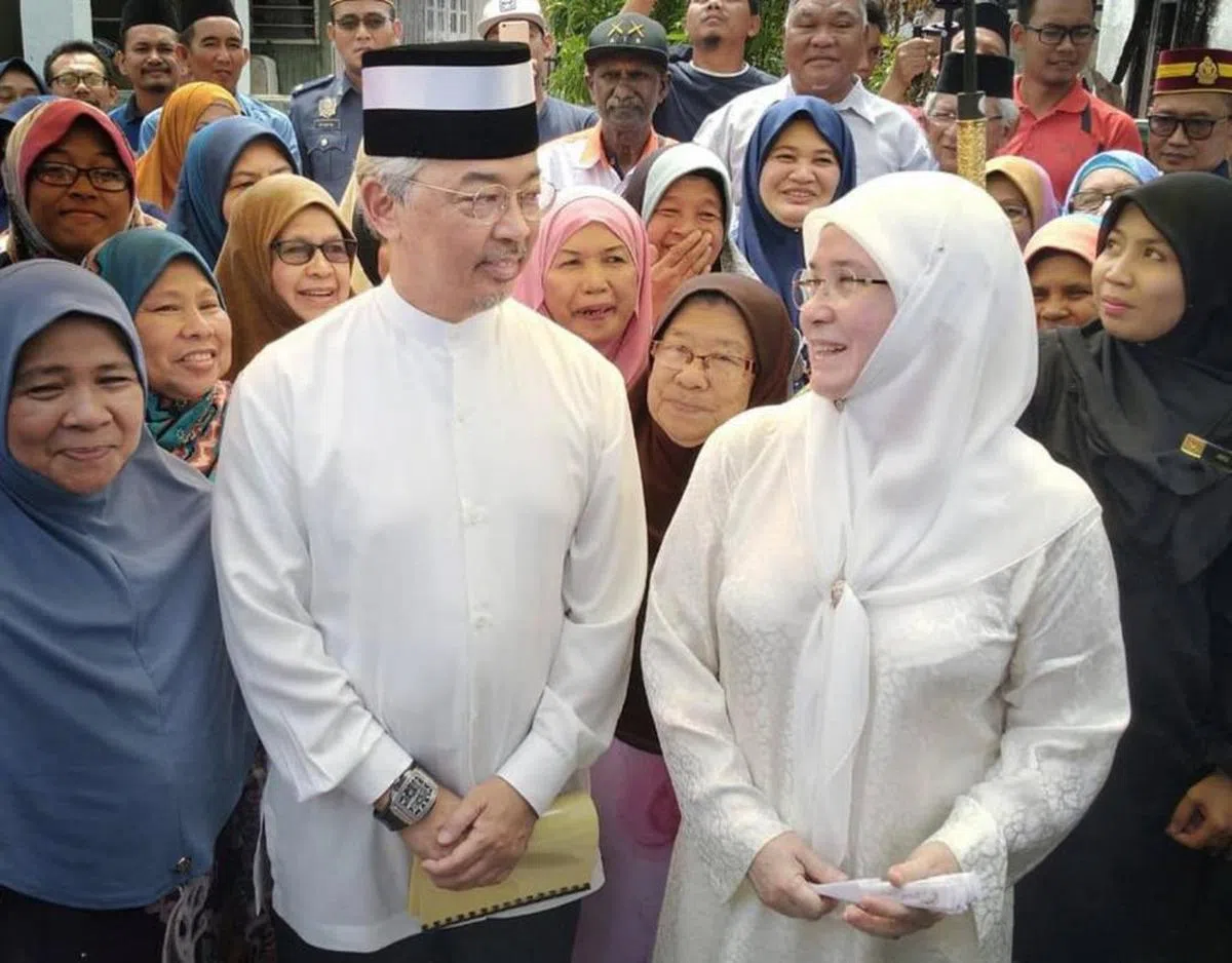  苏丹阿都拉与东姑阿兹莎阿米娜力。（东方日报） 