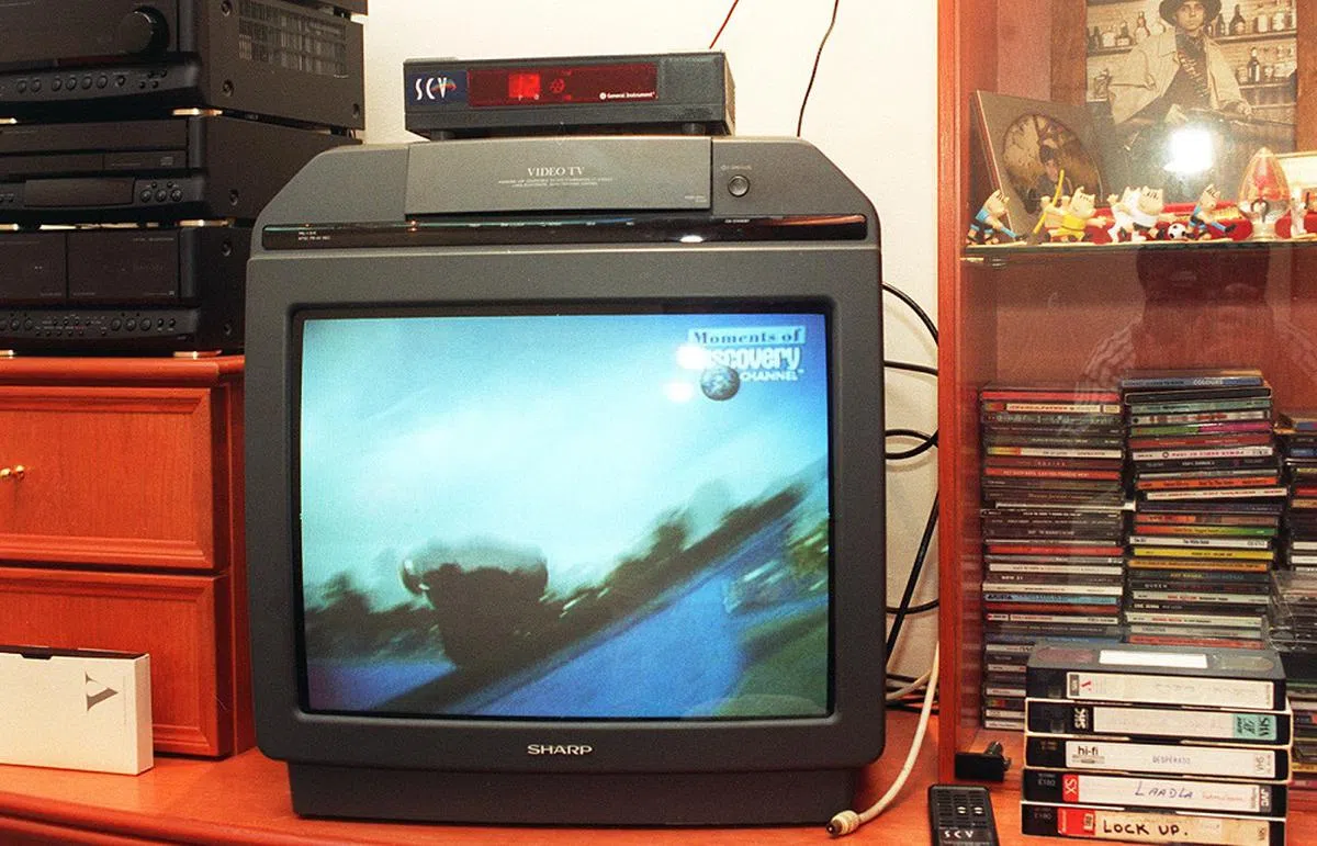 上世纪90年代末，许多家庭都安装了SCV的电缆电视机顶盒。（海峡时报）