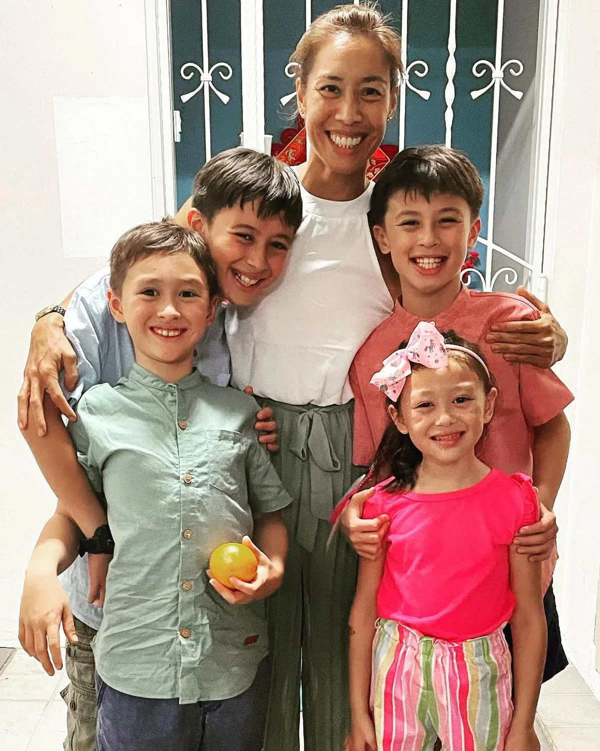 杨玮玲育有四个孩子，年龄介于6岁至12岁。（杨玮玲脸书）