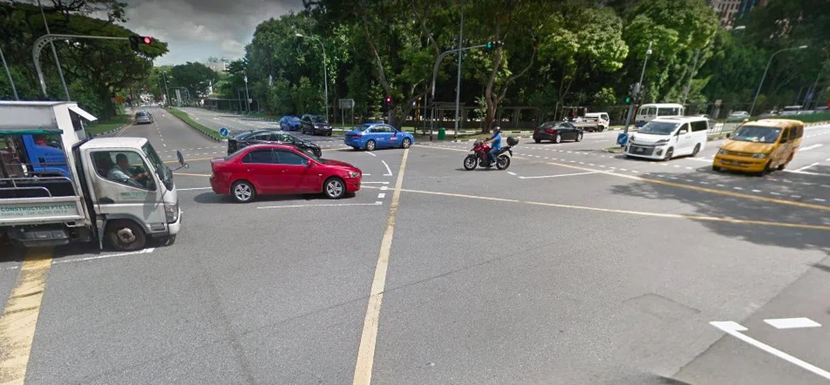  不如让所有车辆来到路口都“慢行”。（互联网） 