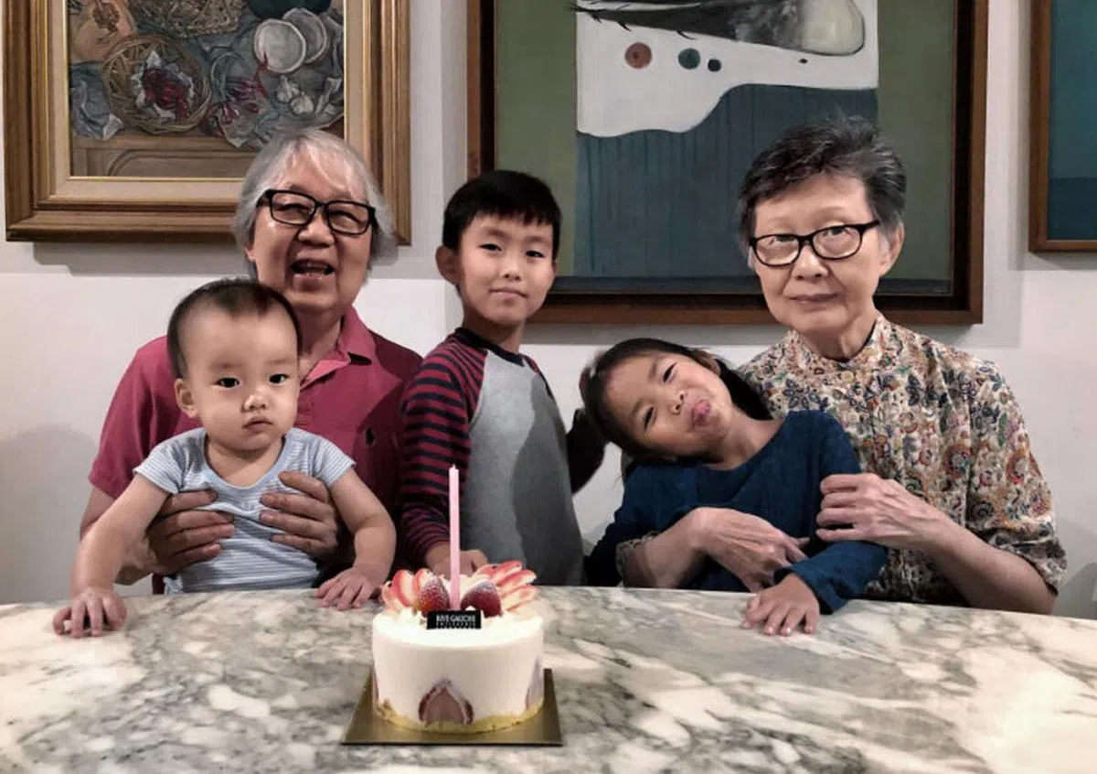 许通美与妻子已婚56年，育有三个孙子。（许通美脸书）