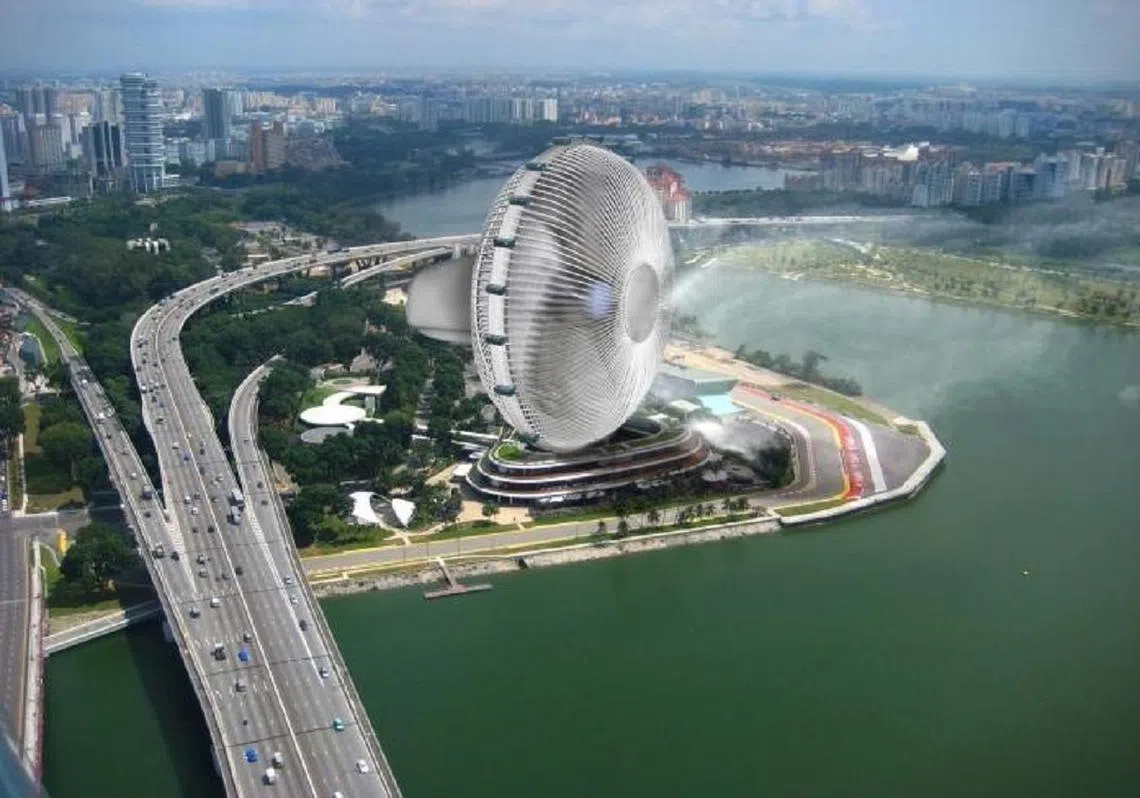 装个巨型风扇，把烟霾都吹散吧。（SGAG）