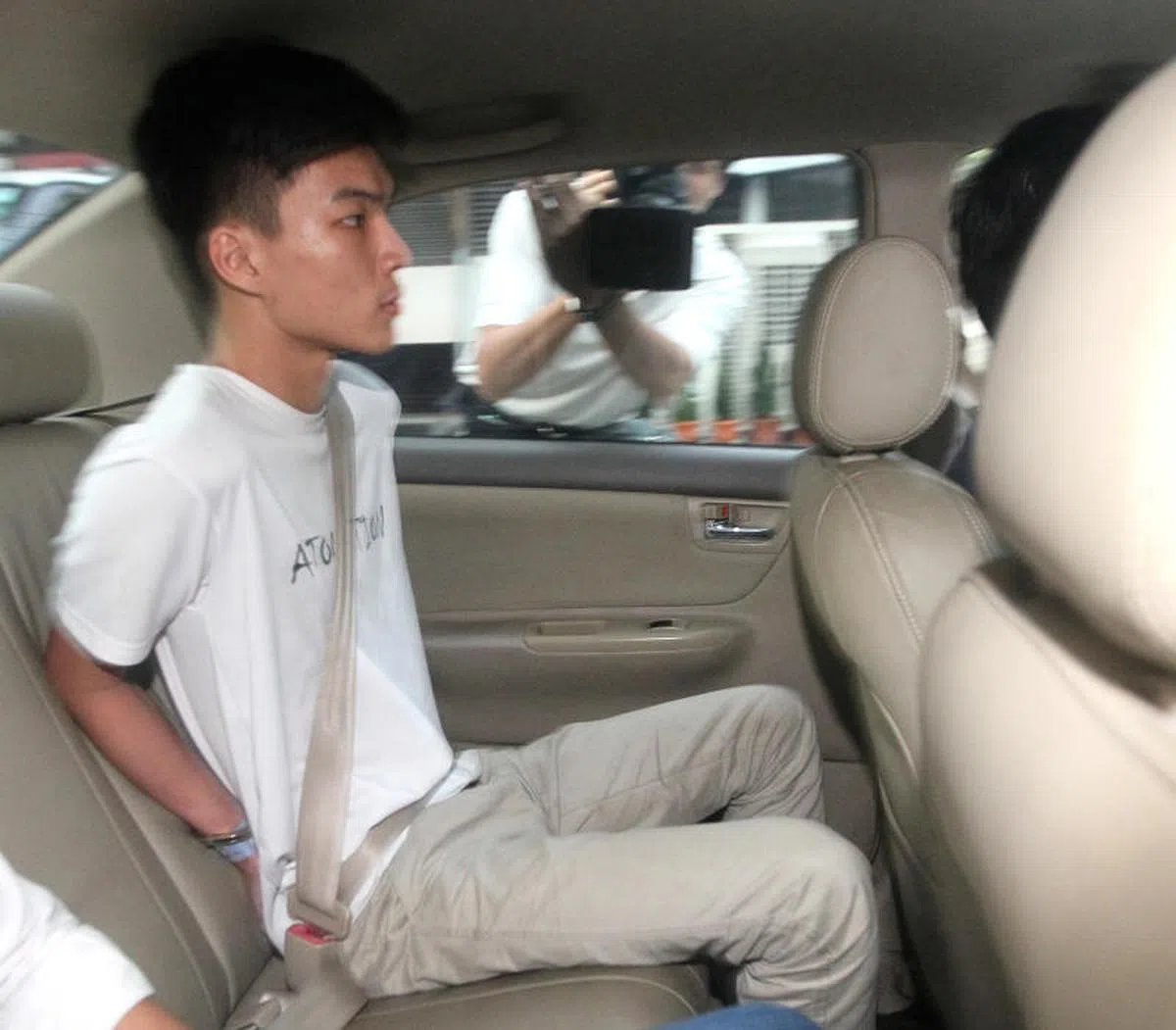  一名退休老妇误信假公安被骗光540万元毕生积蓄，涉案嫌犯据悉都已逃往马来西亚，涉案的一名20岁马国籍青年吕宇聪（译音）1月16日在吉隆坡落网。（新明日报） 