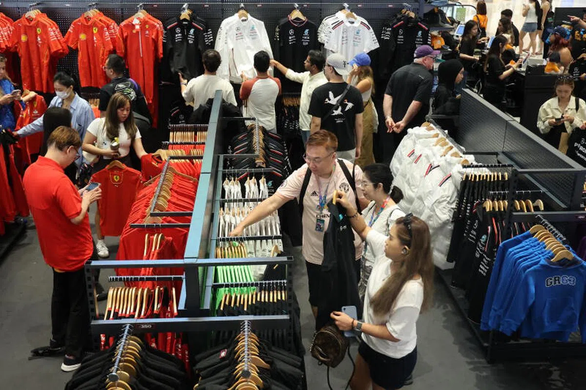 F1方程式的衣服零售店。（联合早报）