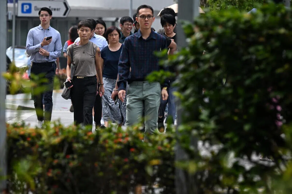 市中心的上班族。（海峡时报）