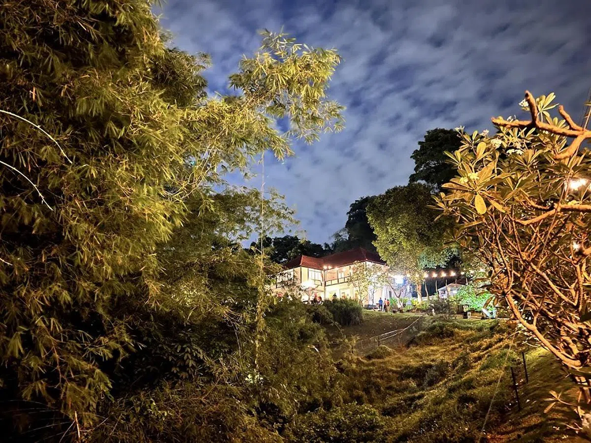 中秋夜，天猛公艺术基金会在天猛公路的黑白洋房举行中秋雅聚。（作者提供）