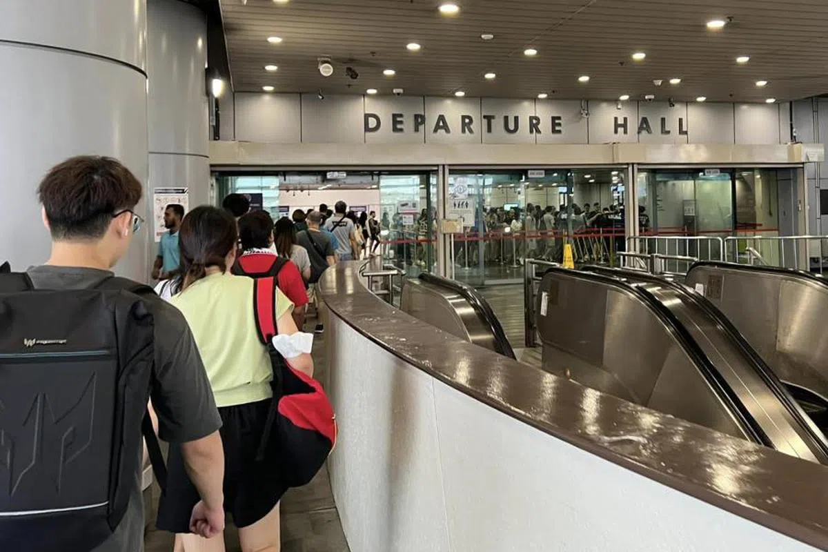 大部分马国客工选择每日往返新马两地通勤。（取自脸书）