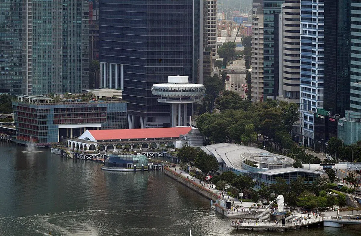 专家建议，倘若求职者决定不公开工资，就应在面试过程中采取更主动的态度。图为新加坡商业区。（海峡时报）