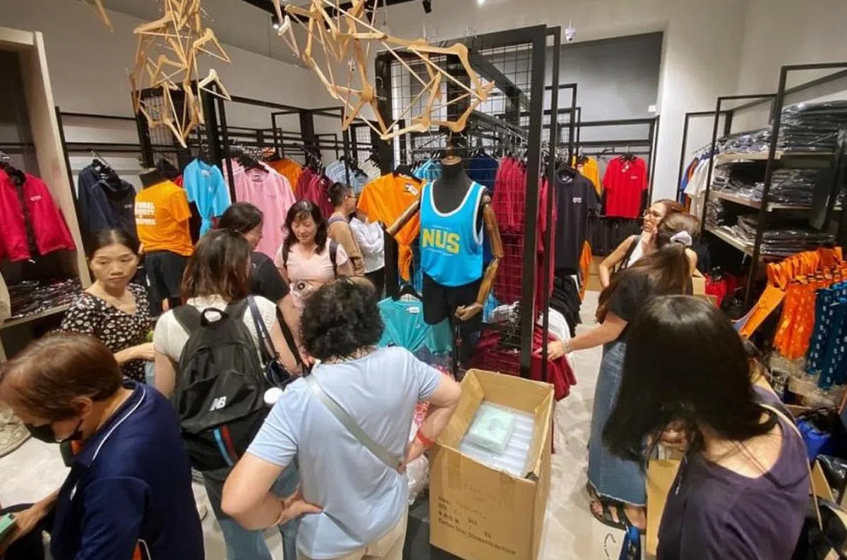 当大学图书馆变成购物商场。（海峡时报）