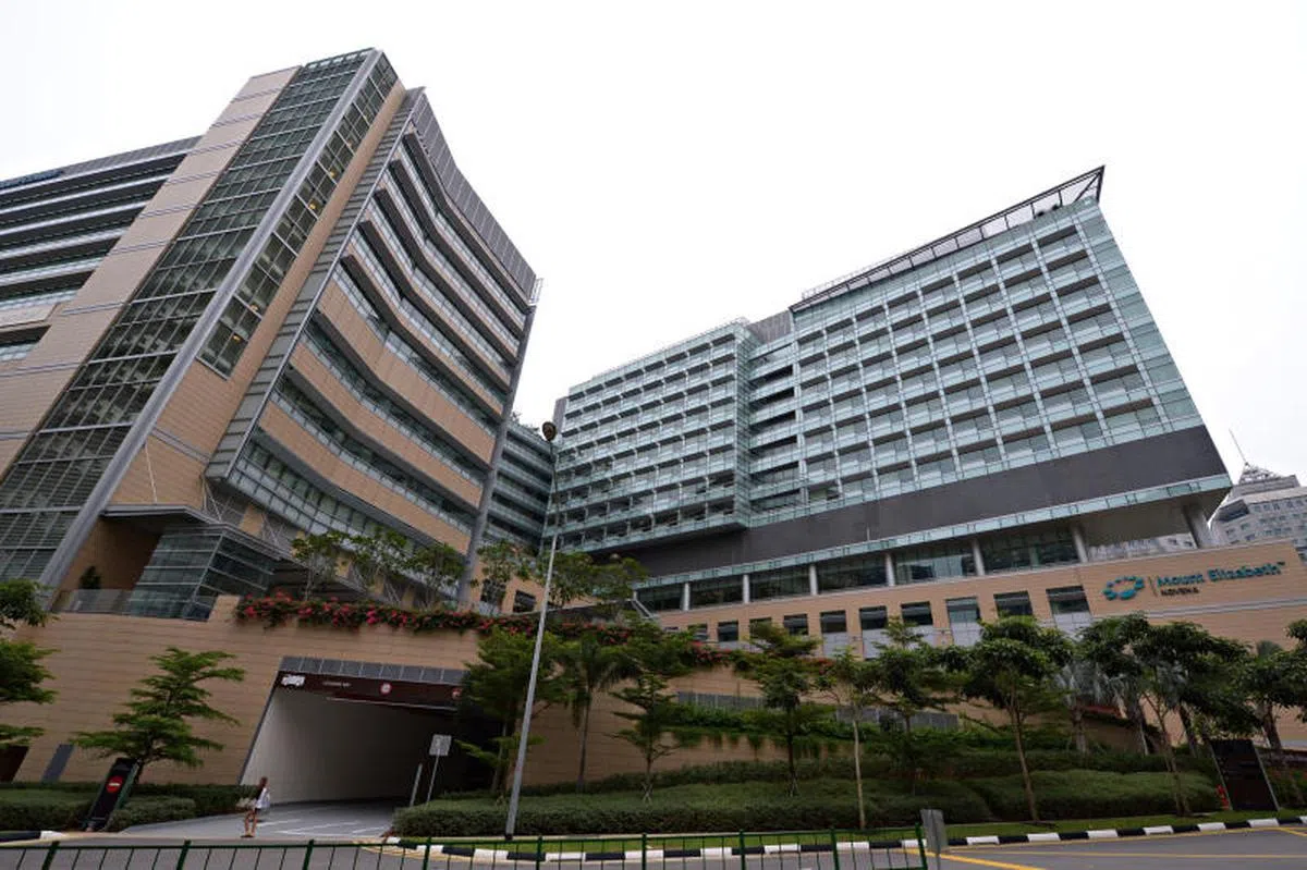 图为伊丽莎白诺维娜医院。即便没有家族病史，年龄到了50岁及以上应该接受结肠镜检查。（海峡时报）
