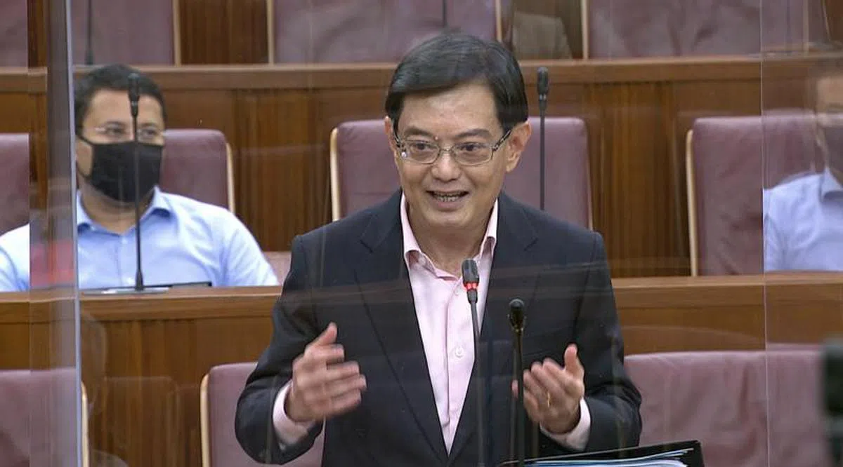  副总理兼财政部长王瑞杰在上个月提呈国会的“坚毅向前”预算案进一步把雇佣补贴计划延长至10个月。（Gov.sg） 