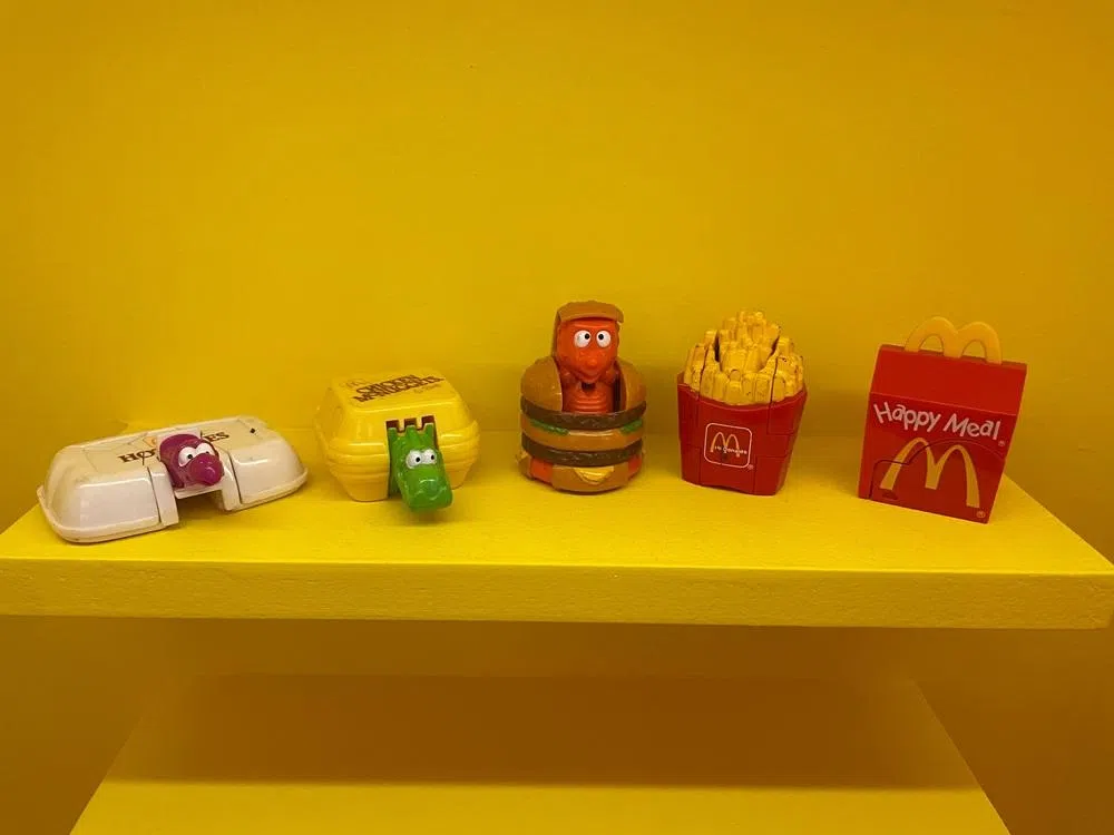 麦当劳变形玩具系列是多少人吃开心餐的回忆？