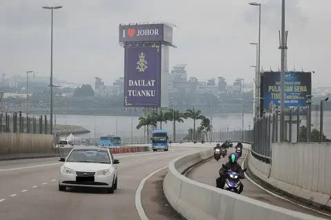 柔佛将从明年1月起将周末改为与国际接轨的周六及周日。（海峡时报）