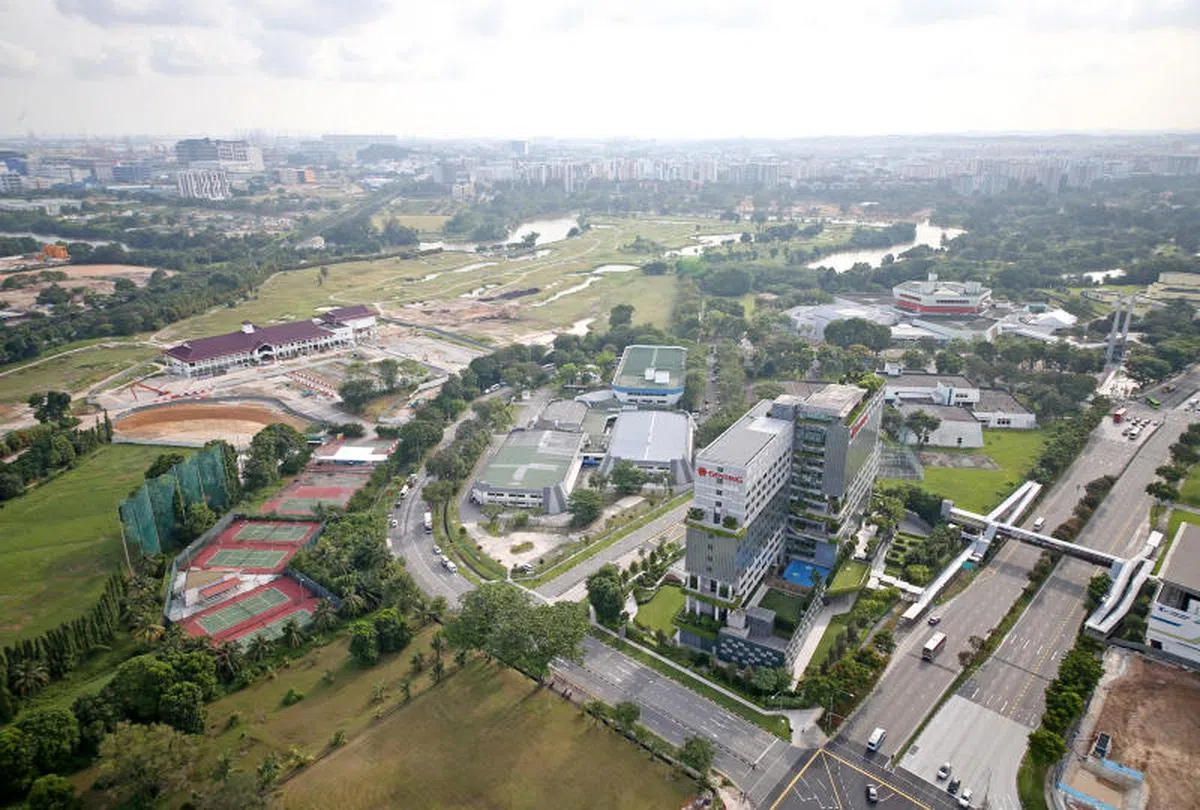  裕廊湖区将发展为我国第二个中央商业区，新隆高铁计划是否生变，不会影响目前已逐步展开的蜕变计划。（联合早报） 