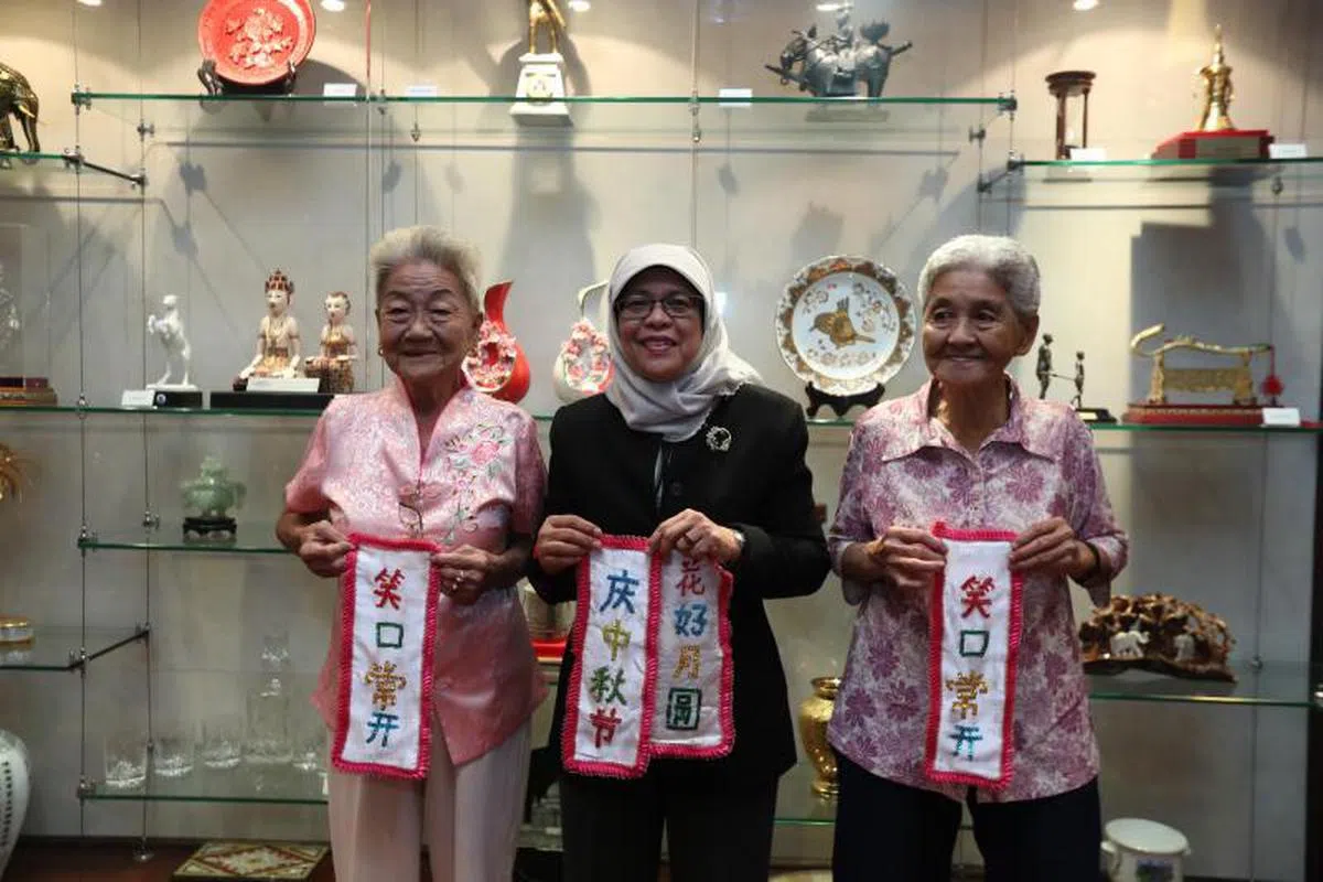  左起：沈古华、哈莉玛和林阿秋。（总统府） 