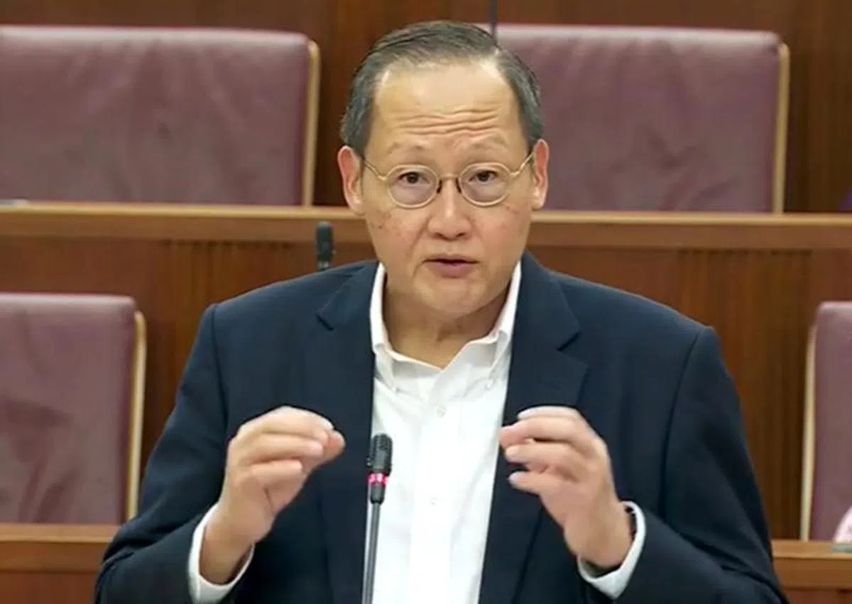 陈诗龙呼吁雇主应努力了解当局所推出的冠病医疗方案。（通讯及新闻部）