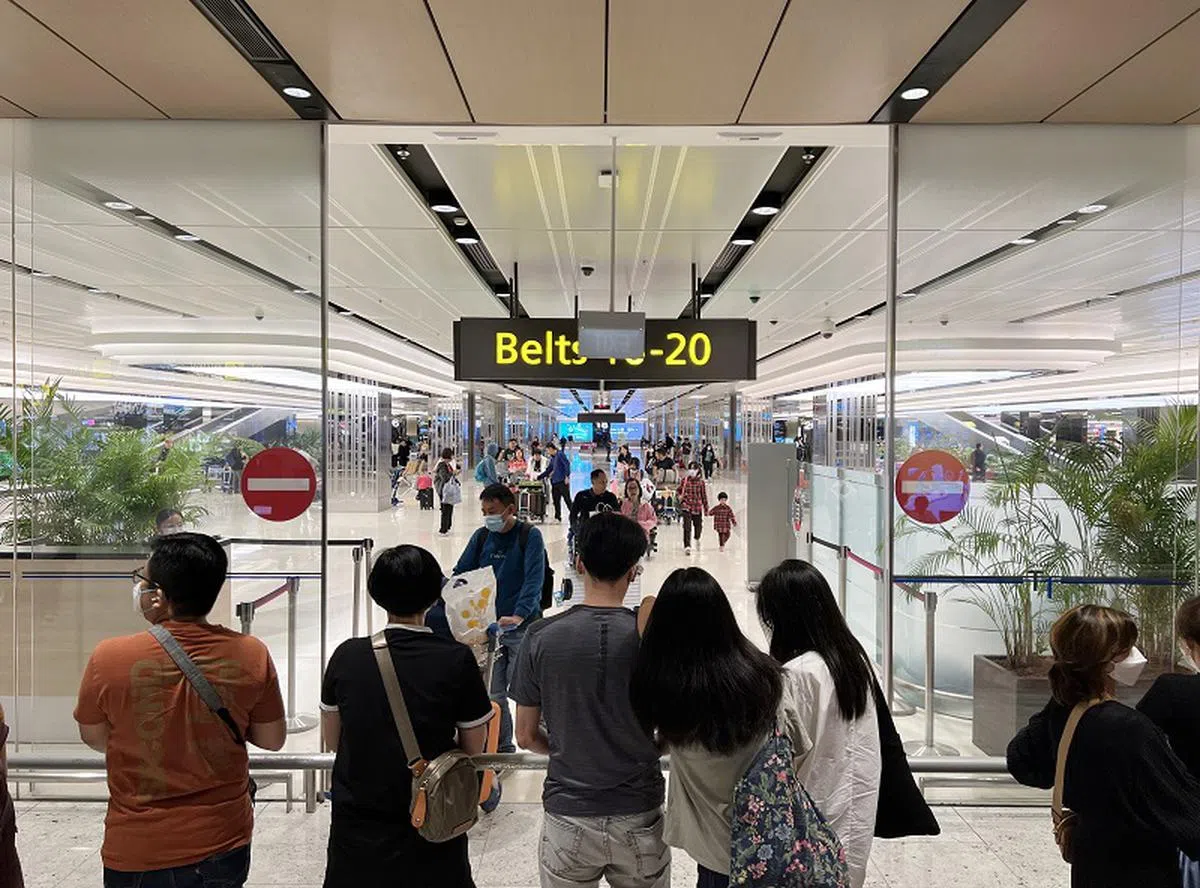 旅游以后入境新加坡会不会也得付旅客税？图为樟宜机场入境大厅。（海峡时报）