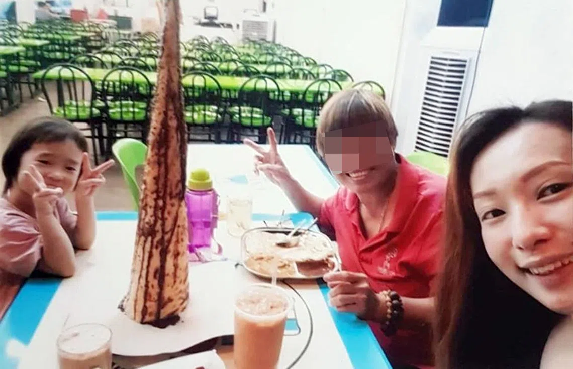 江雨惠和母亲符丽萍。（新明日报）