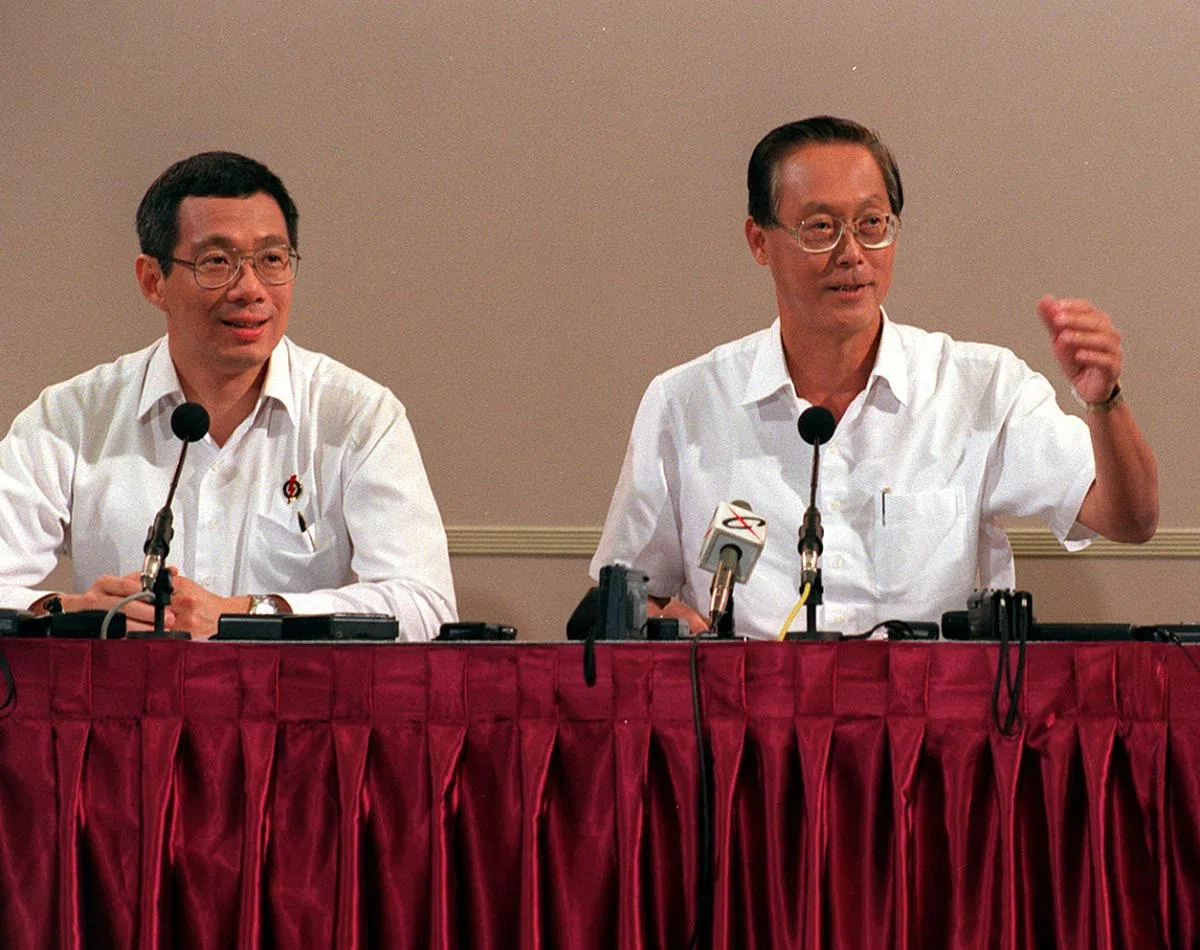 李显龙（左）与吴作栋。（海峡时报）