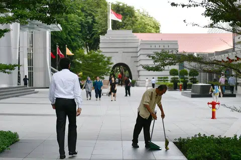 本地出现不少“闹失踪”的员工，约了面试不出现，甚至签了雇佣合约不上班。细细推敲，他们大部分是低收入员工。（海峡时报）