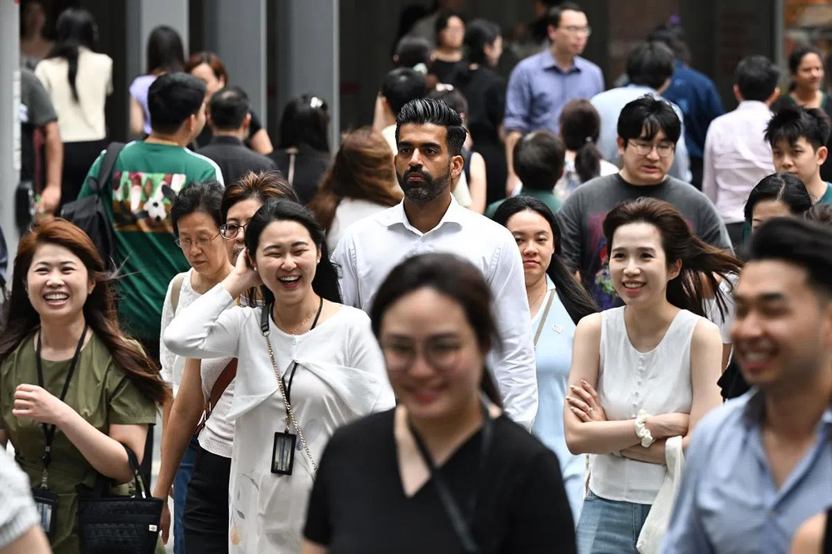 若干年后，上班族还会从事什么工作，恐怕他们自己也不知道。（海峡时报）