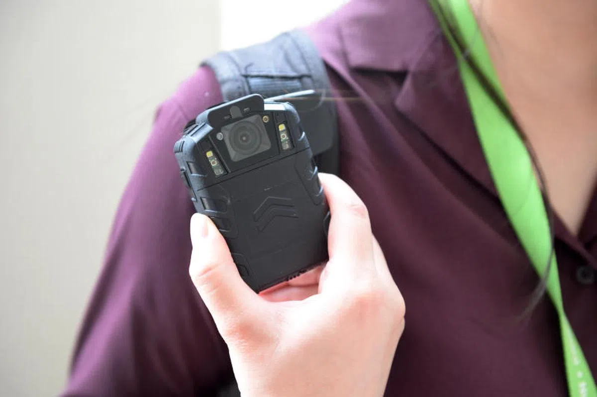  随身摄录机。（新明日报） 