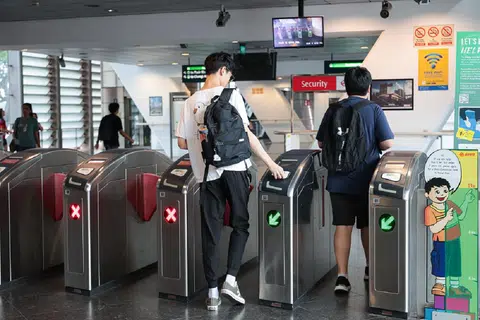 地铁车资今年底又要涨了。（联合早报）