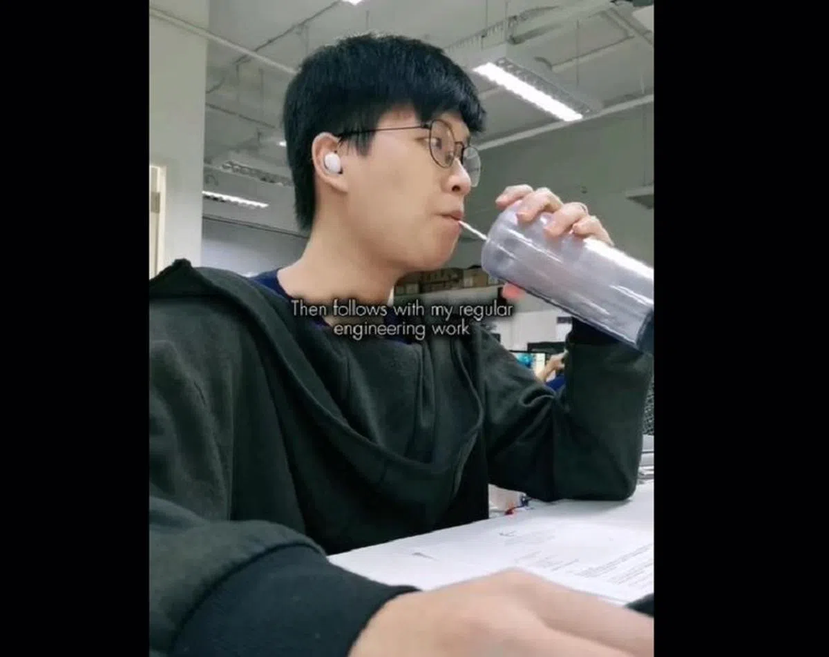 为了“钱”途着想，白开水也觉得甜滋滋的。（TikTok截图）