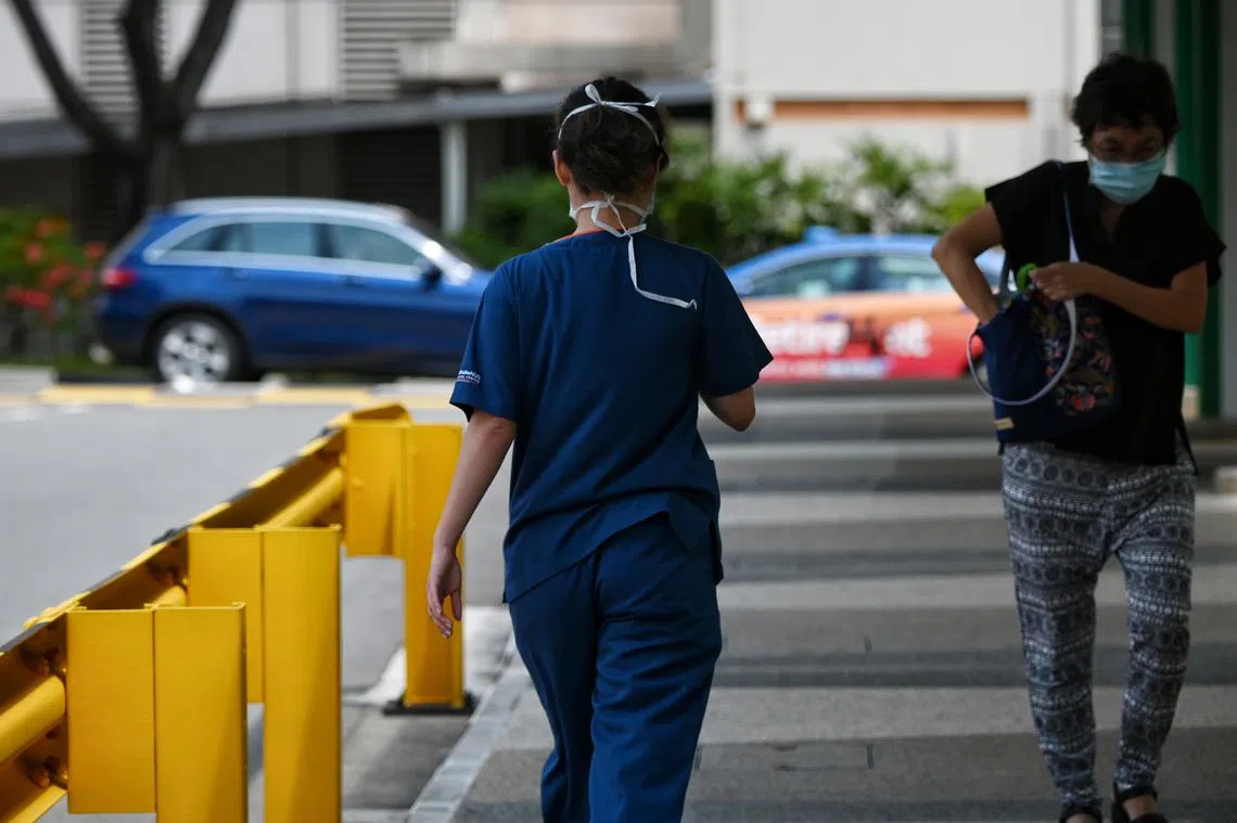 有医护人员在社媒发公开信吁请当局勿实施新的休假限制。（海峡时报）