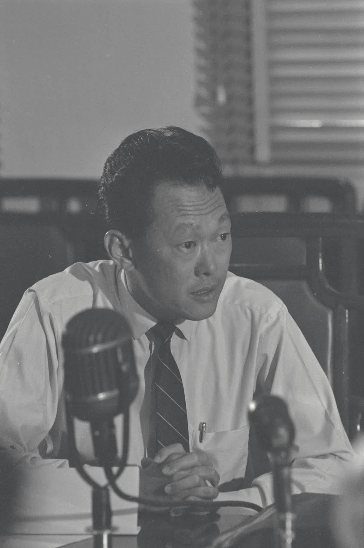  新加坡建国初期以强人政治挂帅。右为已故建国总理李光耀。（海峡时报） 