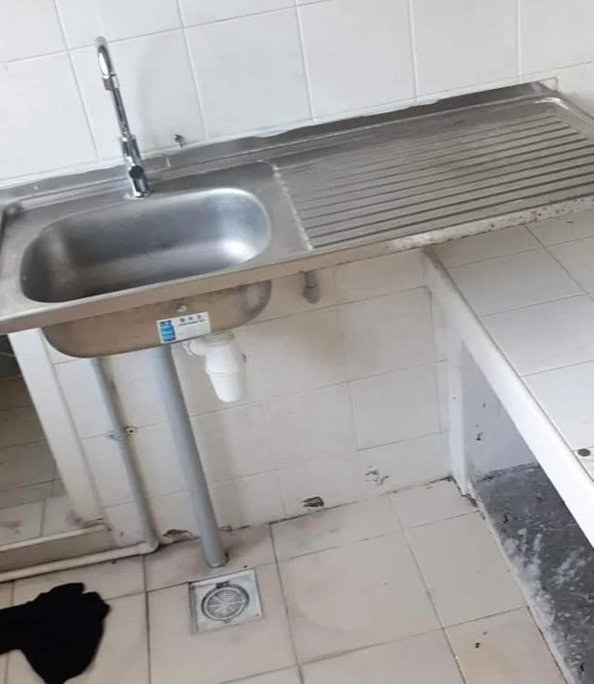  组屋里头内建的洗手盆。（Project Pencil Singapore面簿） 