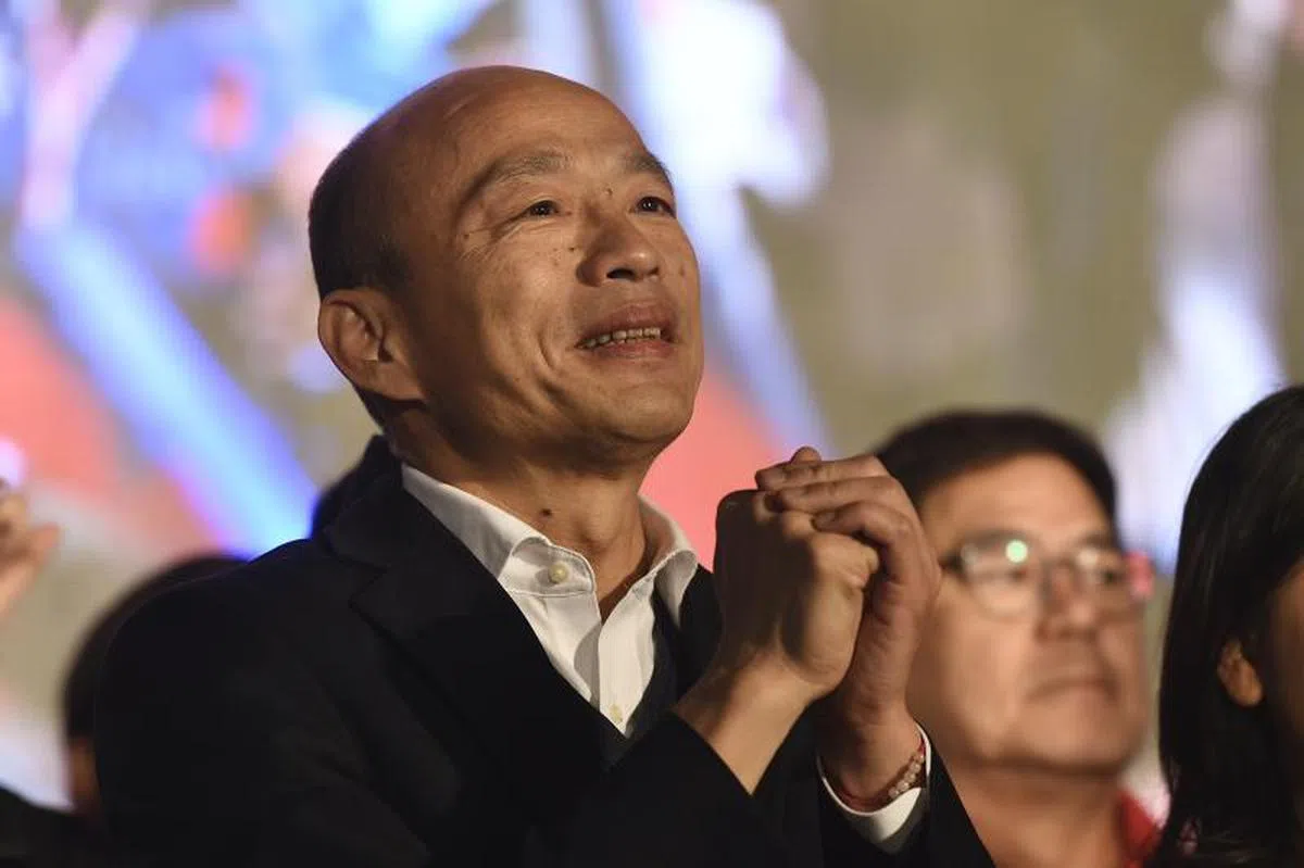  韩国瑜于高雄竞选总部会见支持者，承认在选举中落败，表示会接受选举结果。（香港中通社图片） 