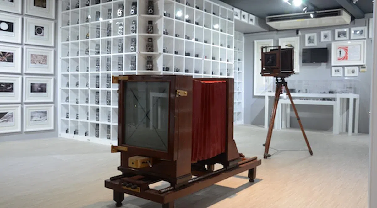  馆内展示近1000部复古相机。（Great New Places） 