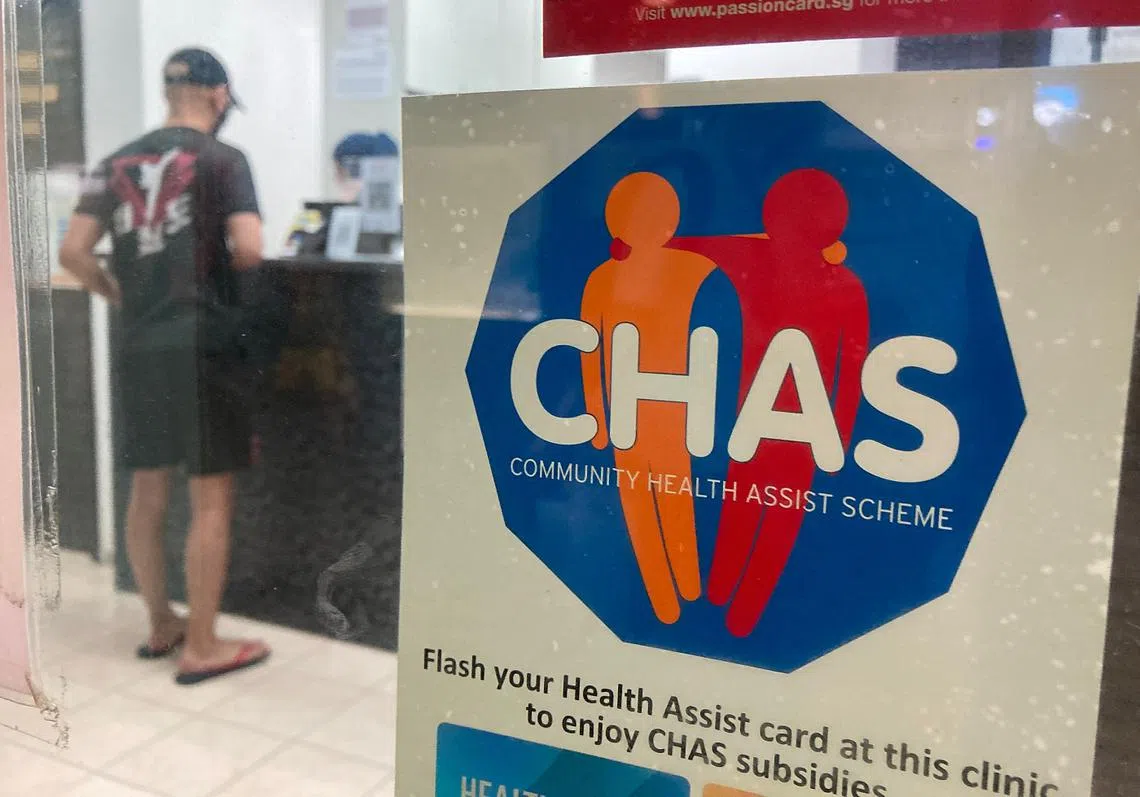 在卫生部推出的社保援助计划（Community Health Assist Scheme，简称CHAS）下，低收入者到参与计划的诊所求诊时，可享有津贴。（联合早报）