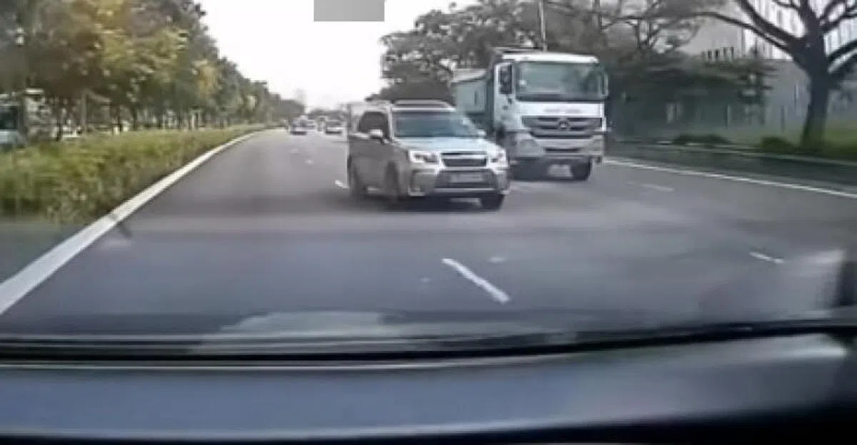 如果不当超车，是很危险的行为。（SGRV脸书） 