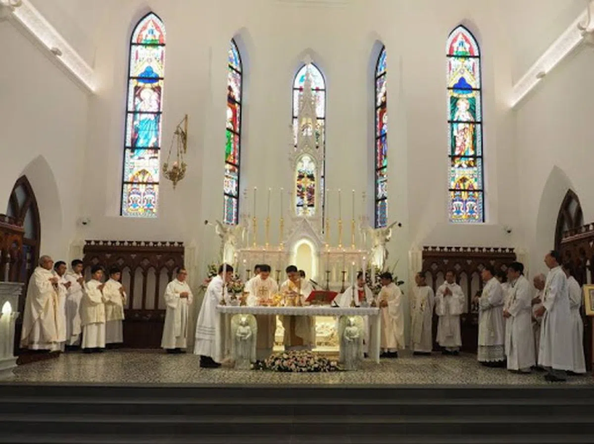  弥撒进行中。（圣伯多禄圣保禄堂面簿） 