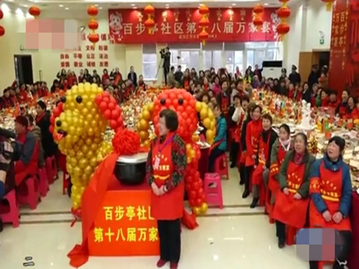  1月19日，中国武汉百步亭社区还举办万家宴。（互联网） 