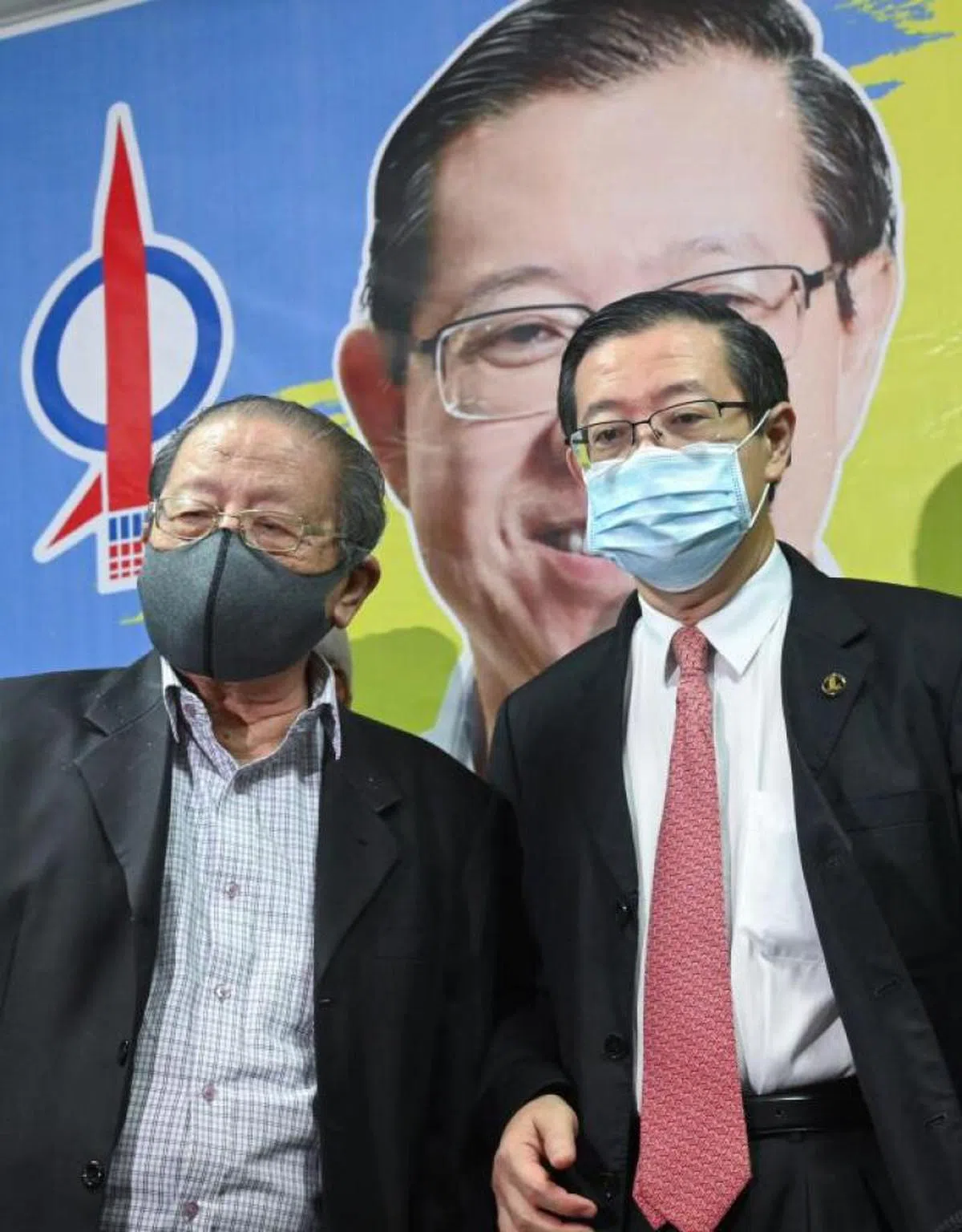  民行党领袖林吉祥和林冠英父子。（法新社） 