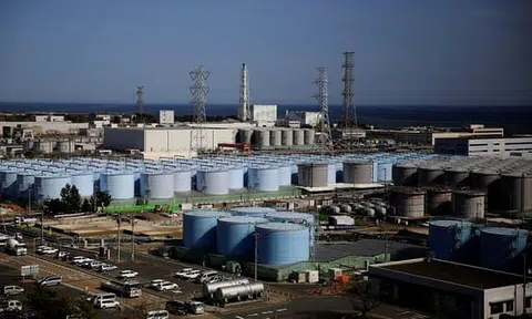 日本福岛县第一核电站的巨型储水箱。（路透社）