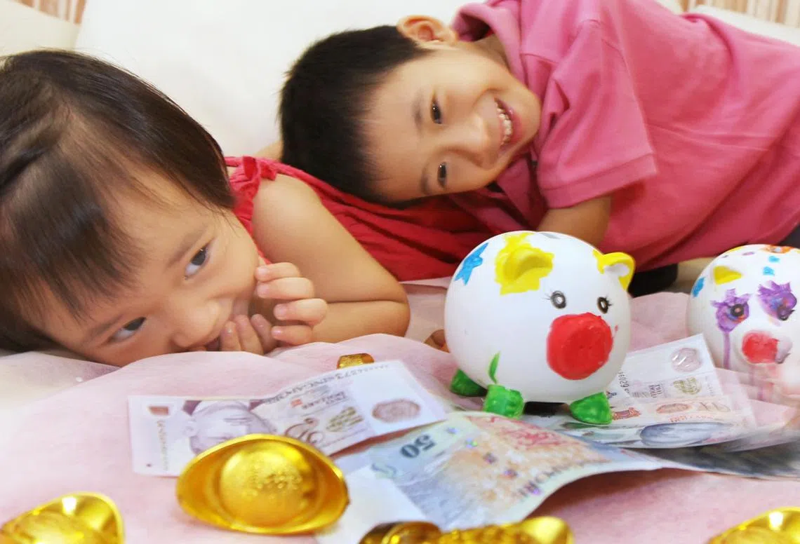 设计对白：“这一张张的东西是什么？钞票？没听过……”（联合早报）