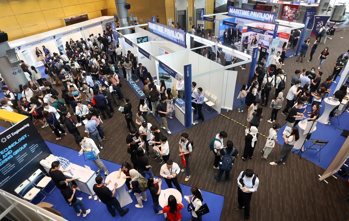 读书难，找工更难。（联合早报）