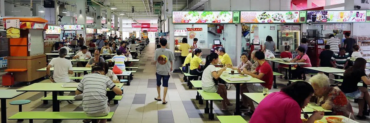  位于后港9道的茨园小贩中心是第一批建好投入营业的社企小贩中心，至今已经营了三年。（联合早报） 